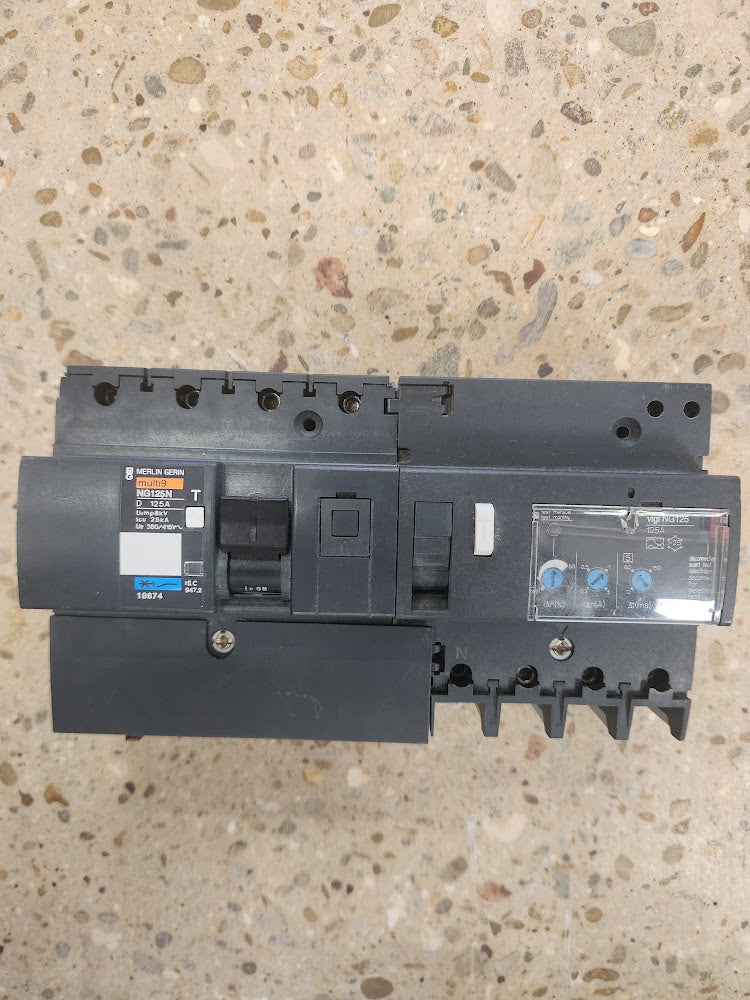 Disjoncteur différentiel réglable 4P 125A courbe D Merlin Gerin Multi9 NG125N + Vigi NG125 – Bon état