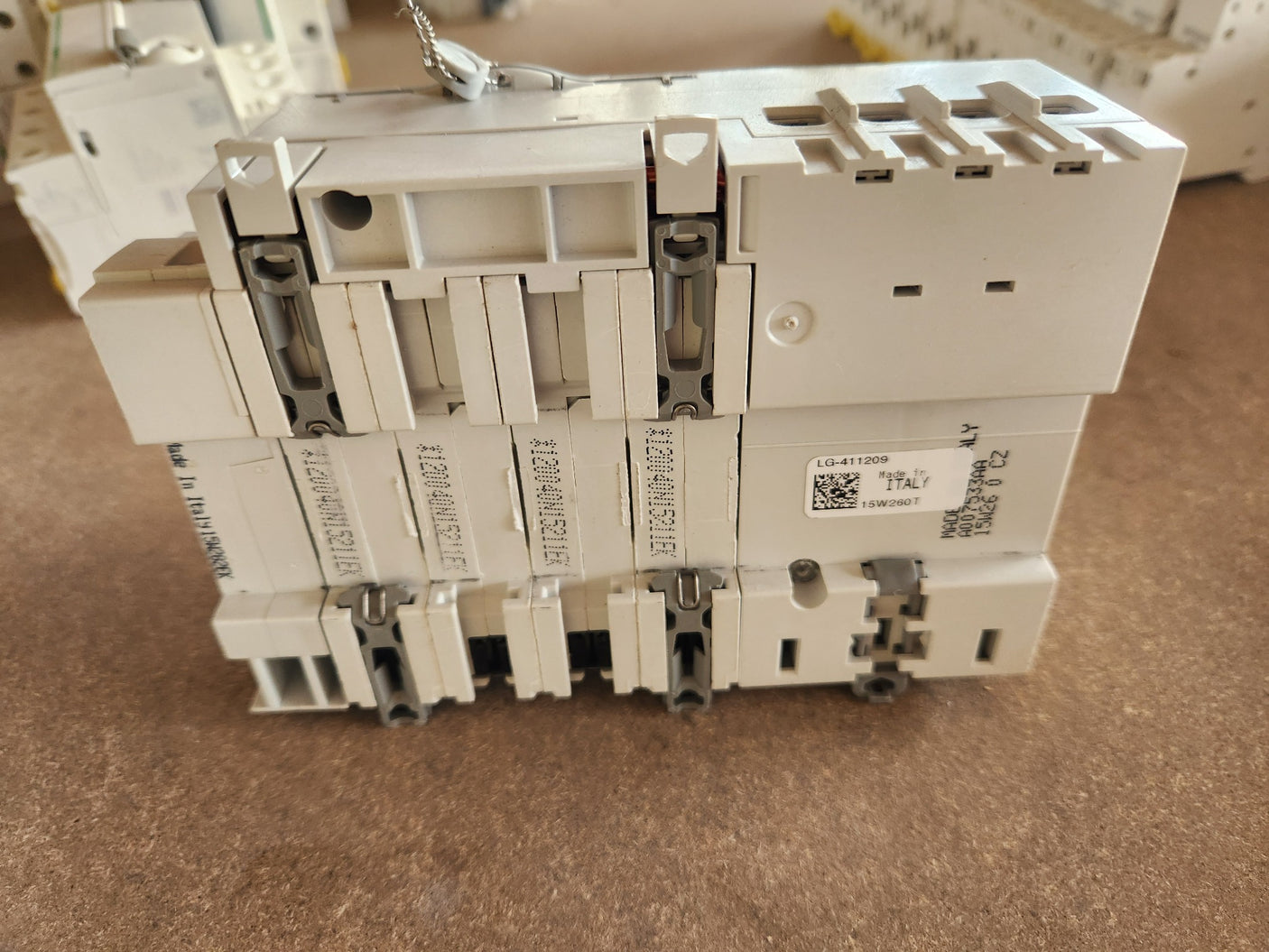 Legrand DX³ 40A – Disjoncteurs différentiel tétrapolaire 300mA + module commande