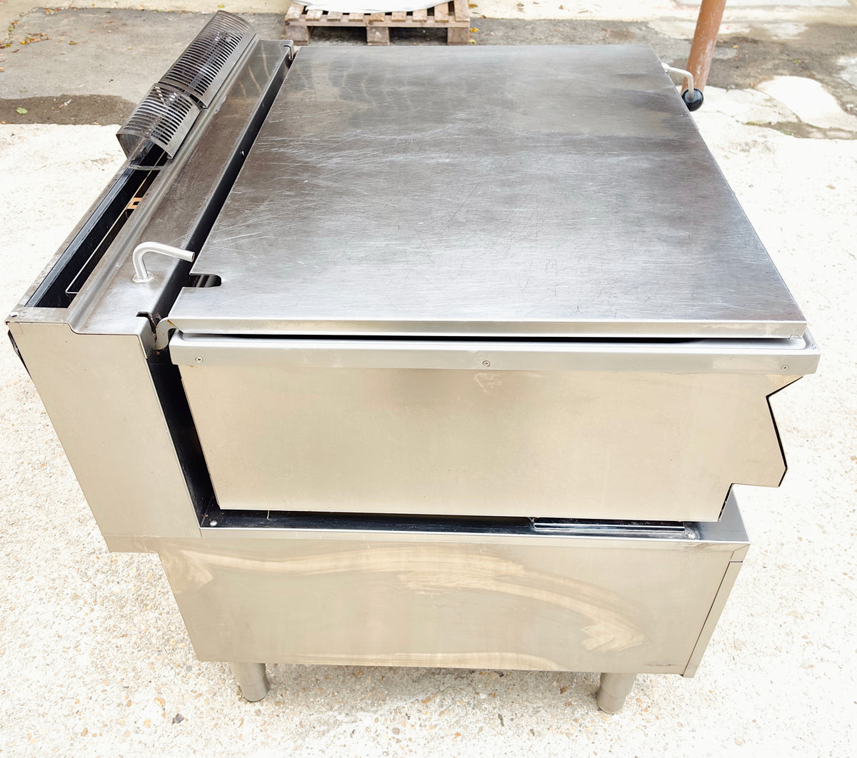 Sauteuse basculante professionnelle gaz 100 cm – Electrolux – cuve inox, basculement par volant – Bon état