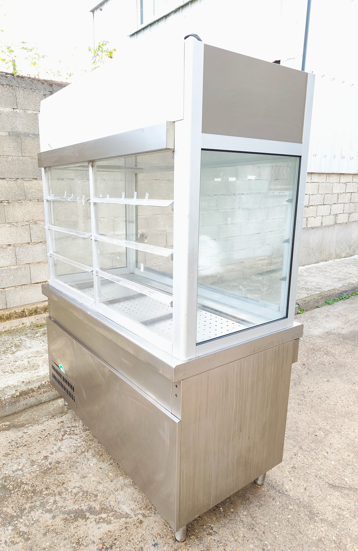 Vitrine réfrigérée murale 150 cm sur soubassement réfrigéré inox 2 portes – Bon état