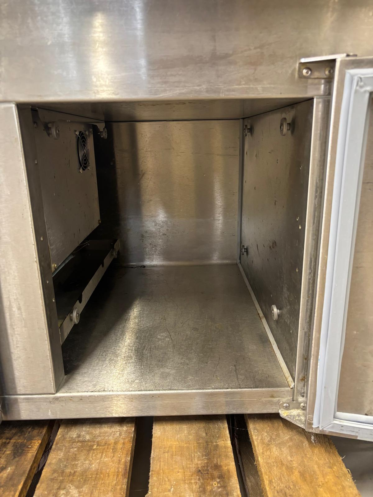 Table réfrigérée inox 3 portes Vauconsant - Bon état