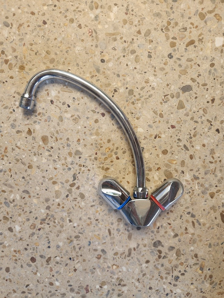 Robinet mélangeur chromé avec bec haut – Très bon état