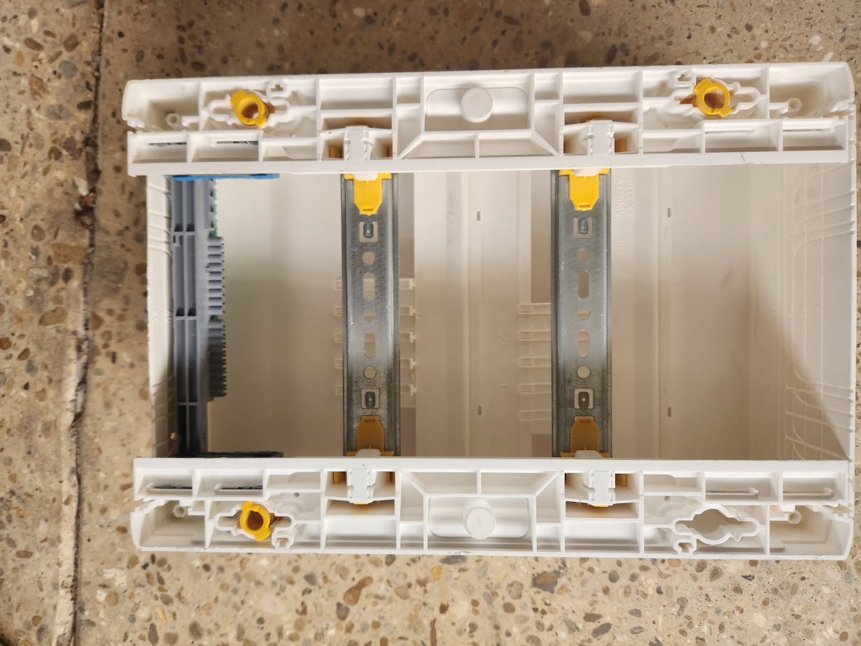 Coffret électrique Legrand 2 rangées – 26 modules – État neuf