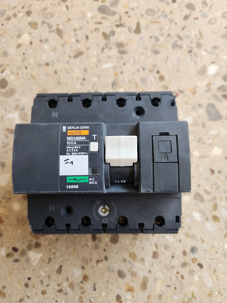 Interrupteur-sectionneur 4P 100A Merlin Gerin Multi9 NG125NA – Bon état