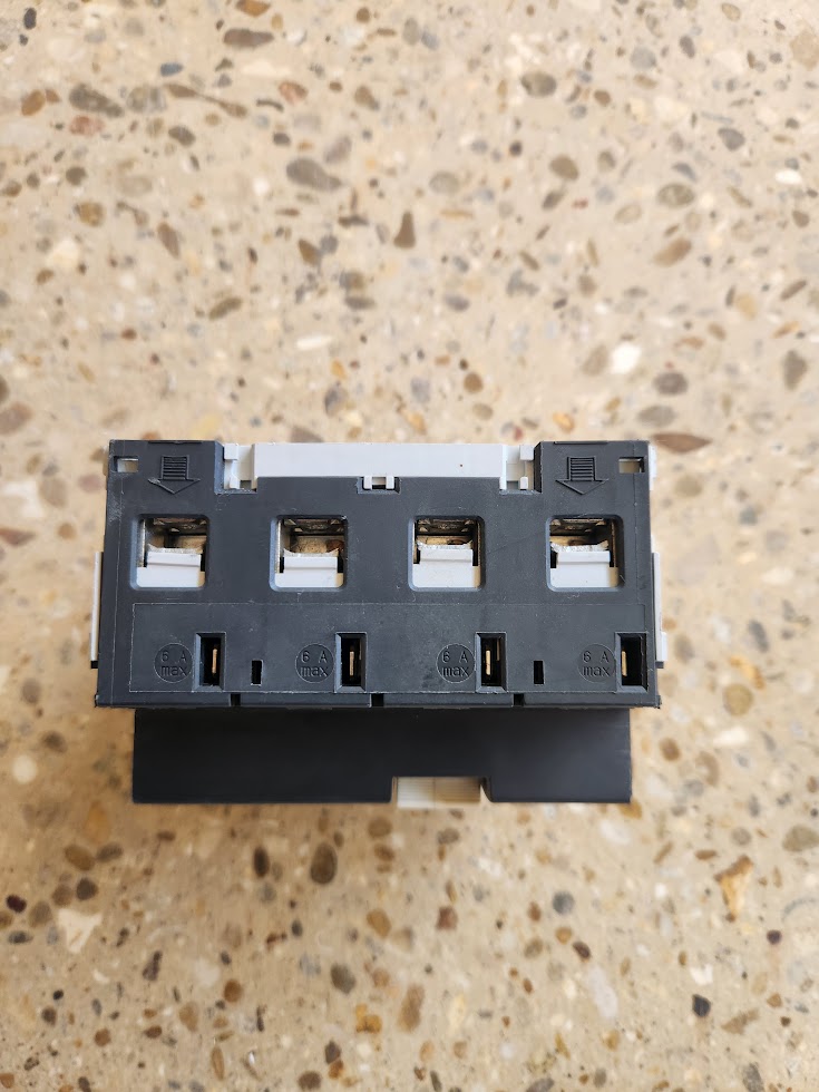 Interrupteur-sectionneur 4P 100A Merlin Gerin Multi9 NG125NA – Bon état