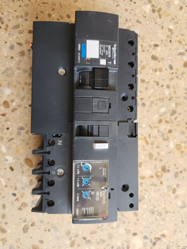 Disjoncteur différentiel Schneider NG125N C40A + Vigi NG125