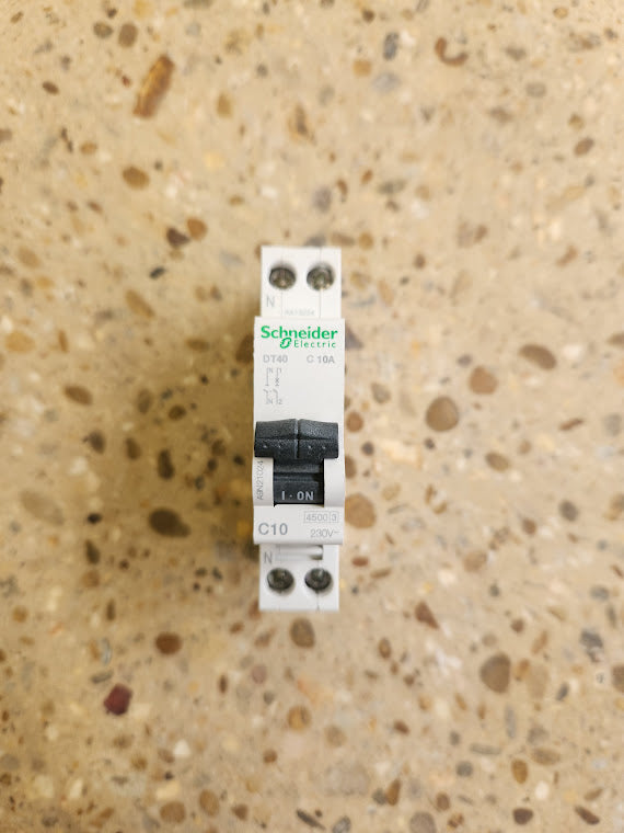 Disjoncteur Schneider Electric unipolaire + neutre 10 A, courbe C, 230 V