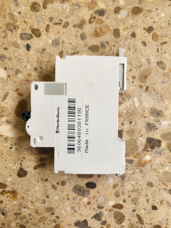 Disjoncteur Schneider Electric unipolaire + neutre 10 A, courbe C, 230 V