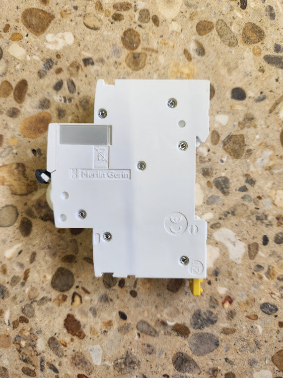 Disjoncteur Schneider, courbe C, 16A, 230V