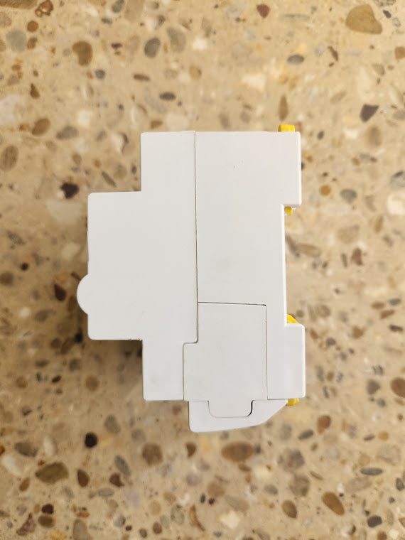 Disjoncteur différentiel Schneider, courbe C, 25A, 300mA 400Volt, 4 pôles (3 phases + neutre)