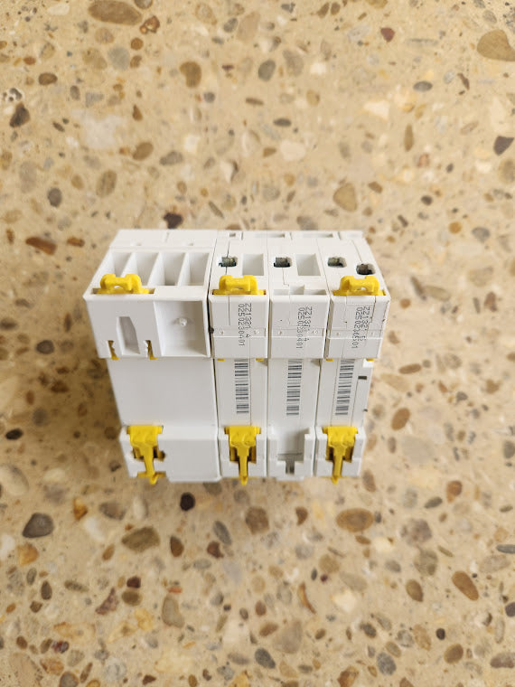 Disjoncteur différentiel Schneider, courbe C, 25A, 300mA 400Volt, 4 pôles (3 phases + neutre)