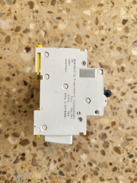 Disjoncteur différentiel Schneider, courbe C, 25A, 300mA 400Volt, 4 pôles (3 phases + neutre)