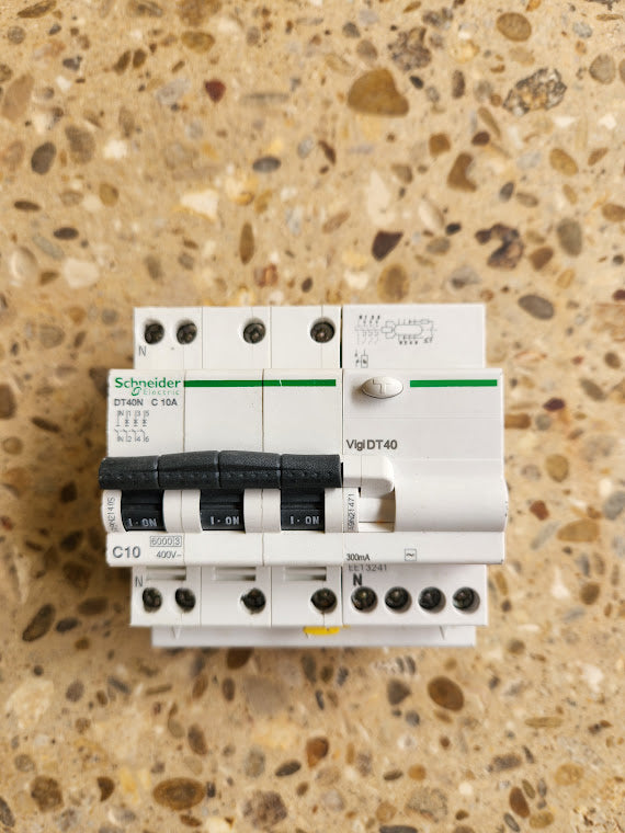 Disjoncteur différentiel Schneider Electric DT40N C10 – 30mA