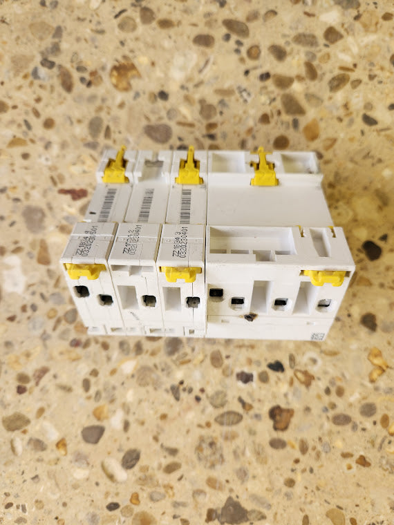 Disjoncteur différentiel Schneider Electric DT40 C32 + Vigi TG40 – 300 mA