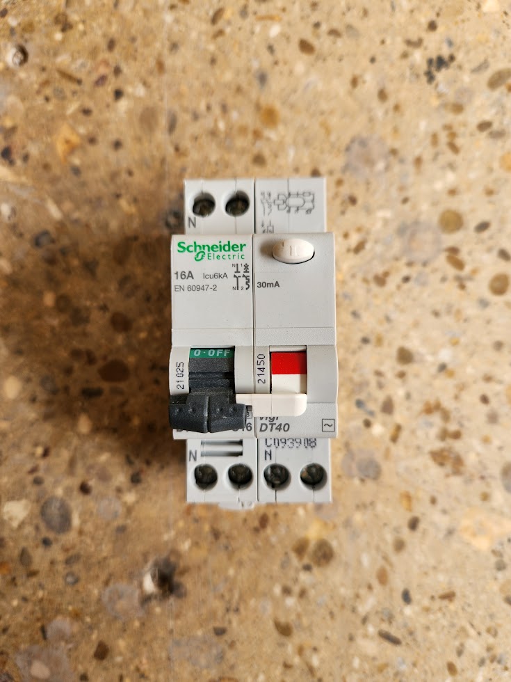 Disjoncteur différentiel Schneider, courbe C, 16A, 30mA