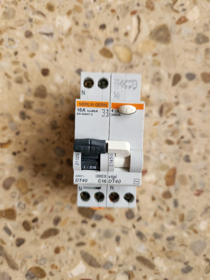 Disjoncteur différentiel Merlin Gerin DT40 Vigi C16 - 30mA