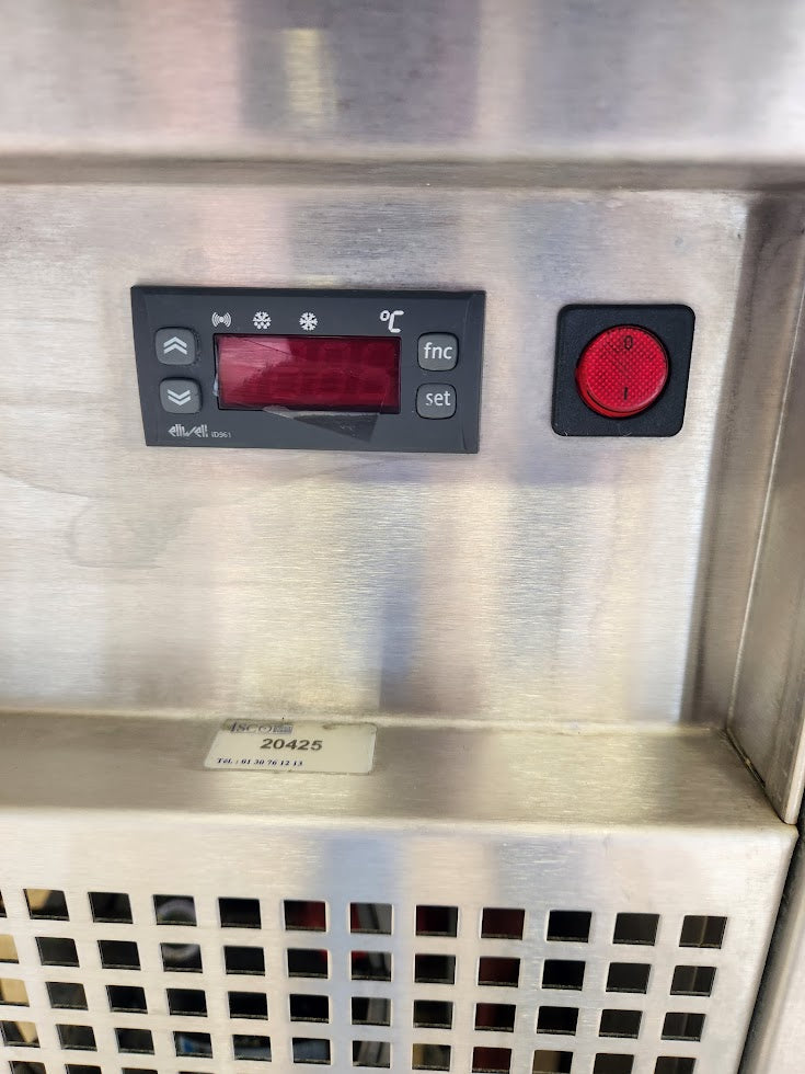 Table réfrigérée Inox 1 porte – plan de travail + dosseret – 230V