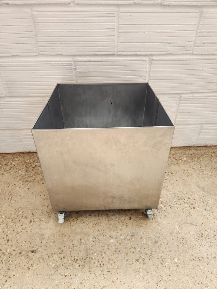 Bac / conteneur inox sur roulettes – usage professionnel