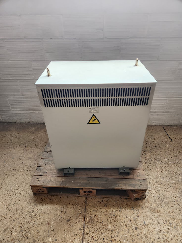 Transformateur triphasé 80 kVA – 400/400 V – BC Transformateurs – Occasion