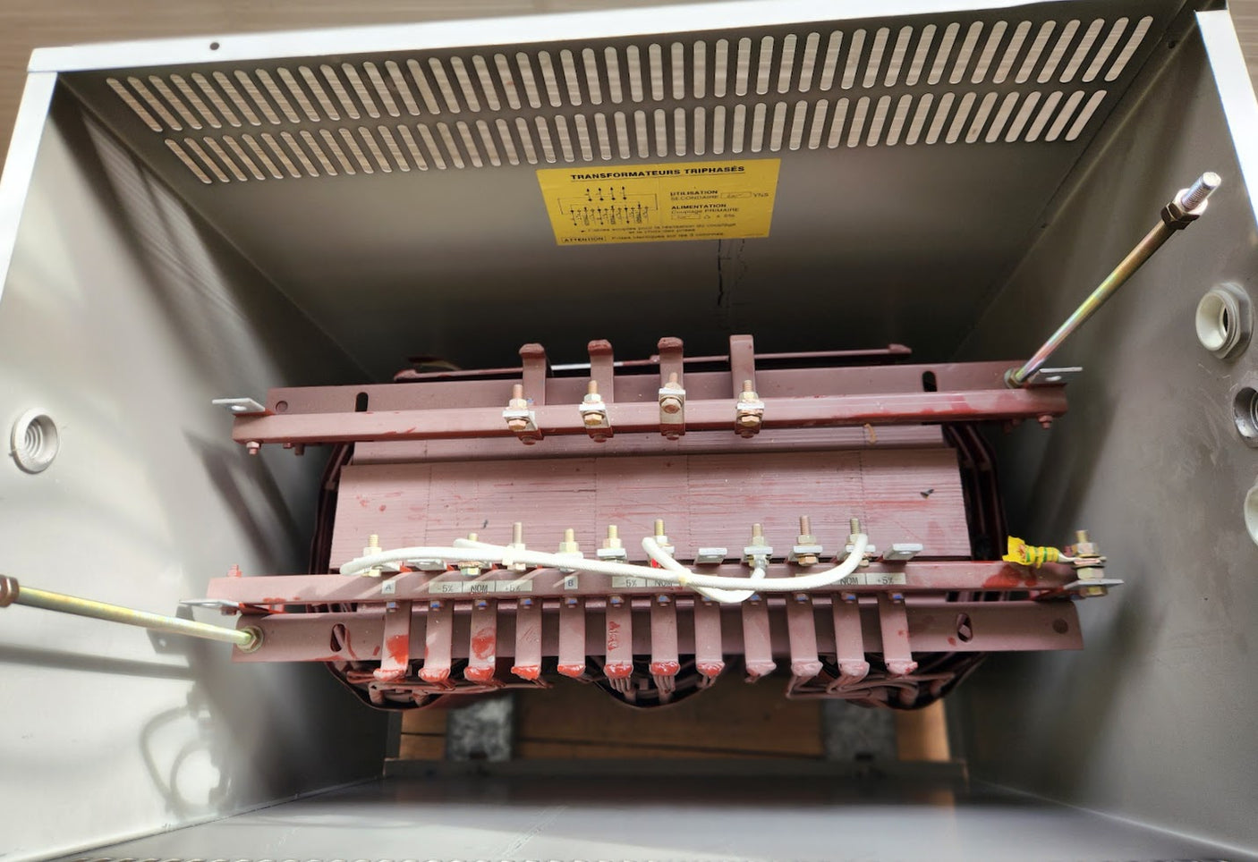 Transformateur triphasé 80 kVA – 400/400 V – BC Transformateurs – Occasion