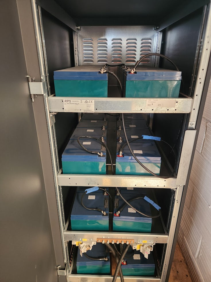 Onduleur Riello Master MPS MPT 40 kVA + armoire batteries – Très bon état