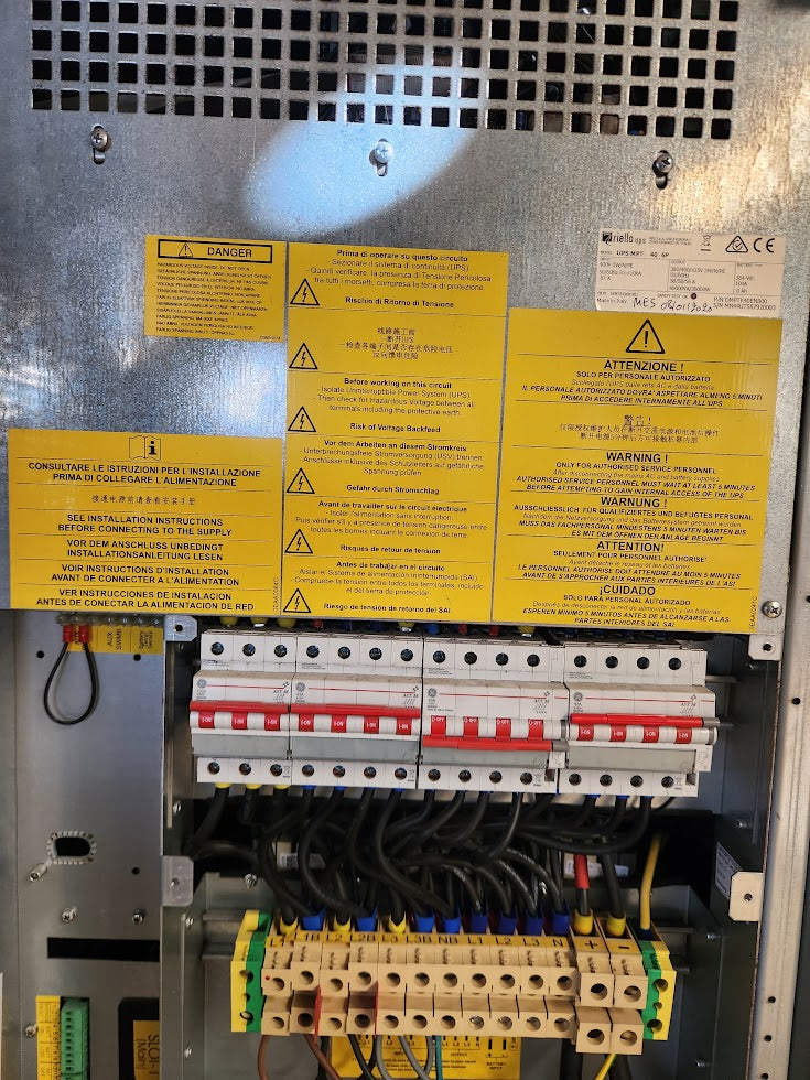 Onduleur Riello Master MPS MPT 40 kVA + armoire batteries – Très bon état