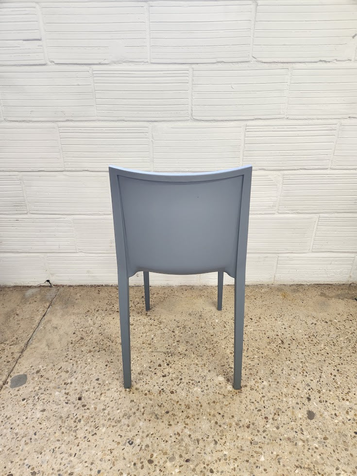 Chaise en plastique – très bon état