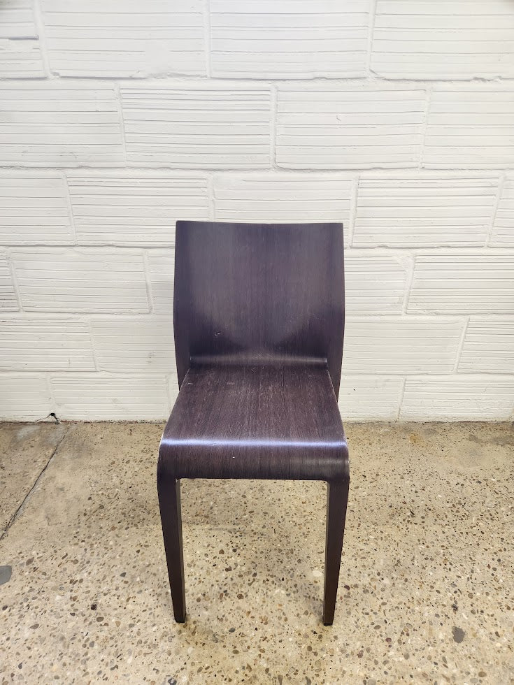 Chaise en bois léger – Très bon état