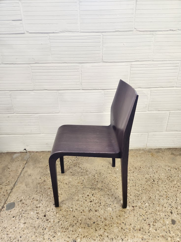 Chaise en bois léger – Très bon état