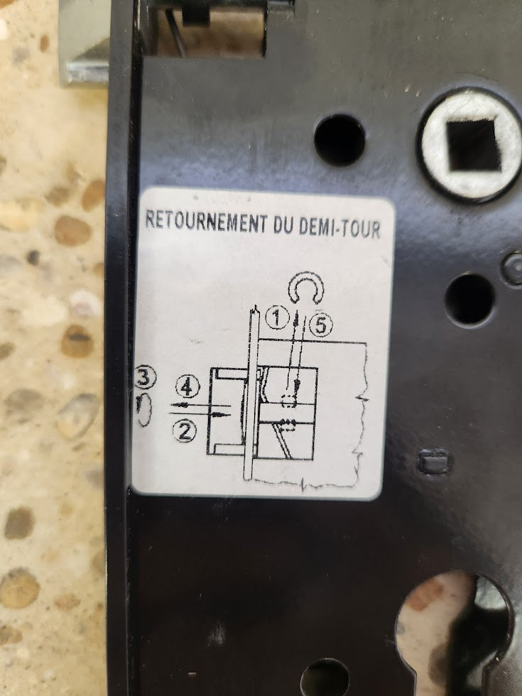 Serrure encastrable / boîtier de serrure – Très bon état