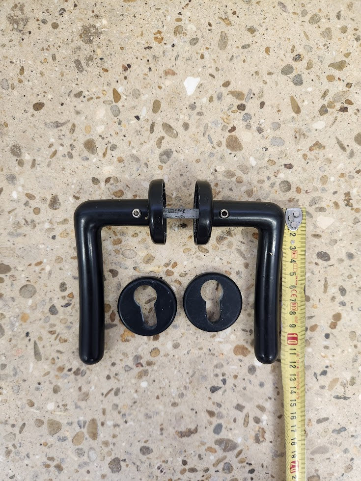 Paire de poignées de porte + rosaces – Très bon état