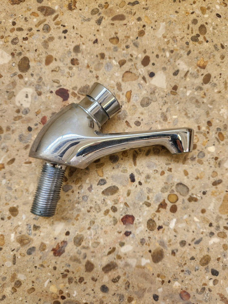 Petit robinet / bec verseur chromé – très bon état