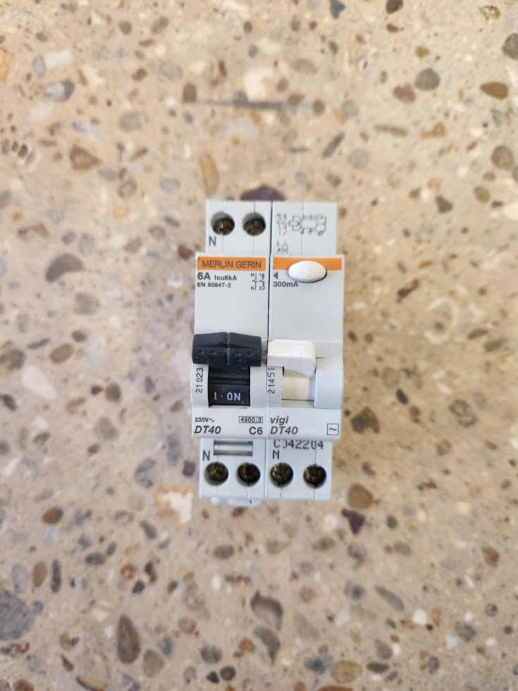 Disjoncteur différentiel Merlin Gerin DT40 + Vigi DT40
