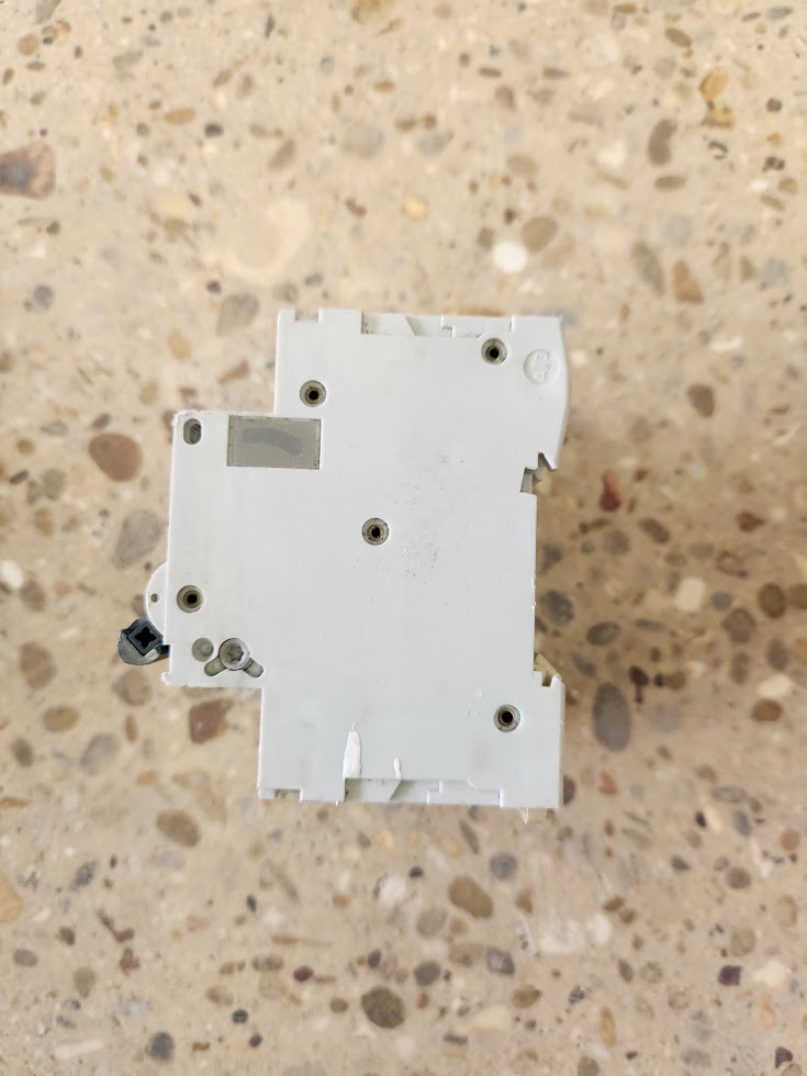 Disjoncteur Merlin Gerin Multi 9 C60N – 32A Triphasé