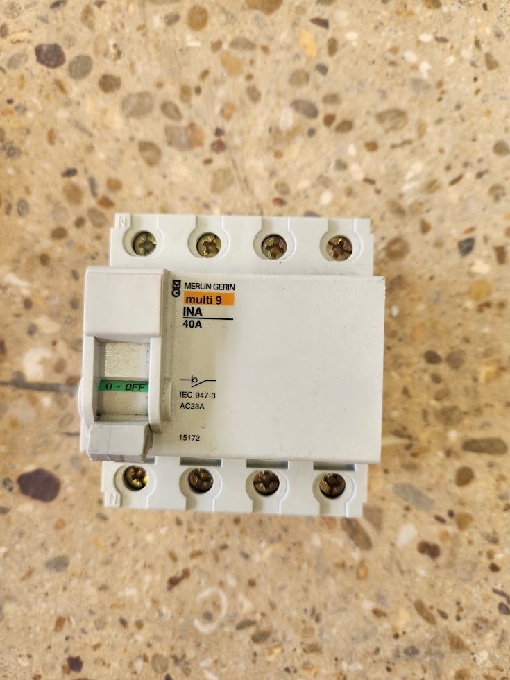 Interrupteur-sectionneur MERLIN GERIN Multi 9 INA 40A – 4P