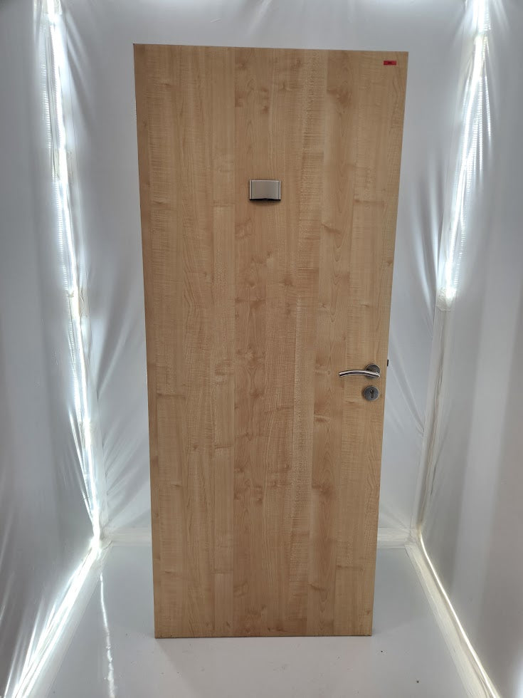 Porte en bois à âme pleine – Très bon état