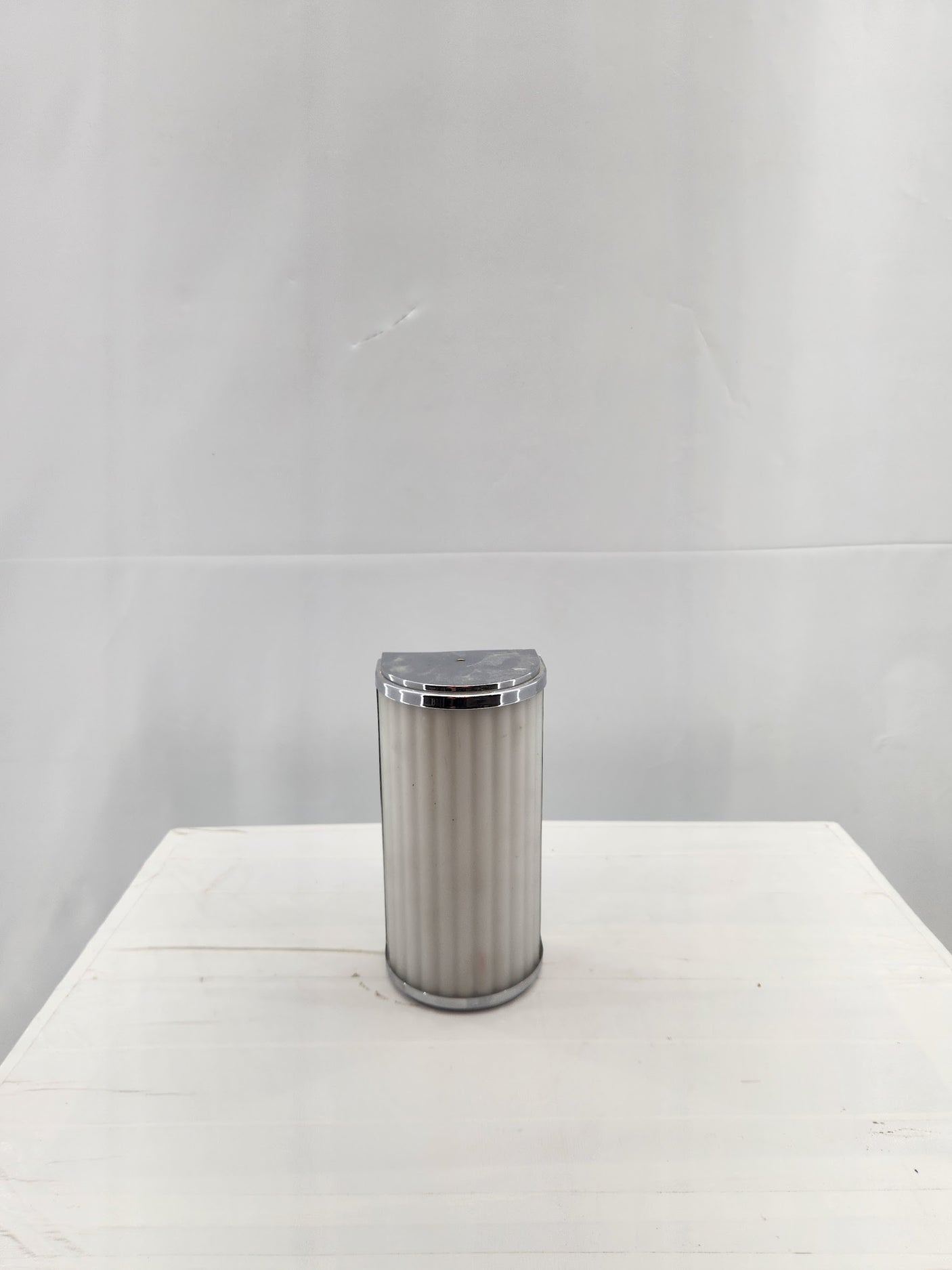 Distributeur mural vintage en métal – Très bon état