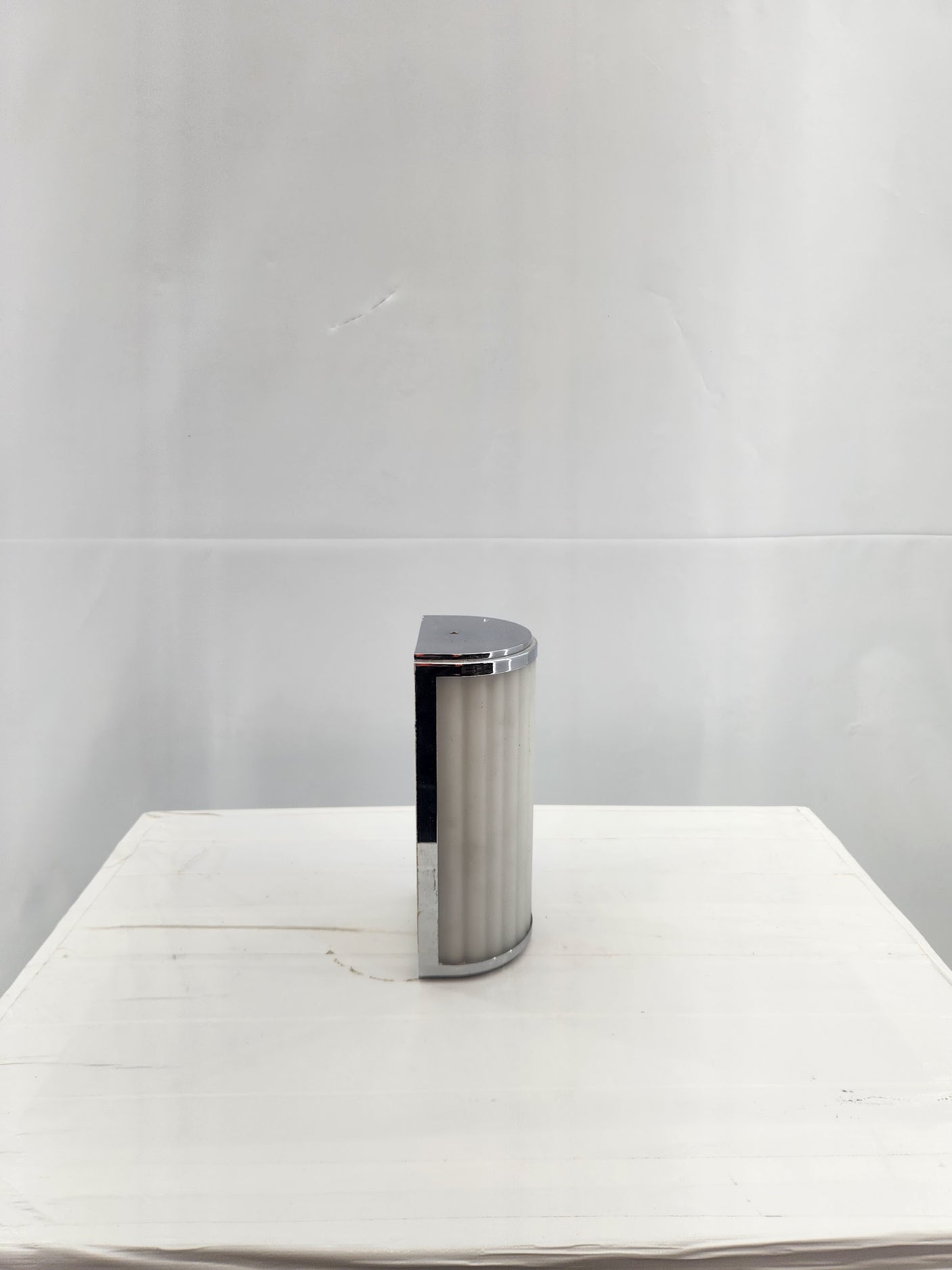 Distributeur mural vintage en métal – Très bon état