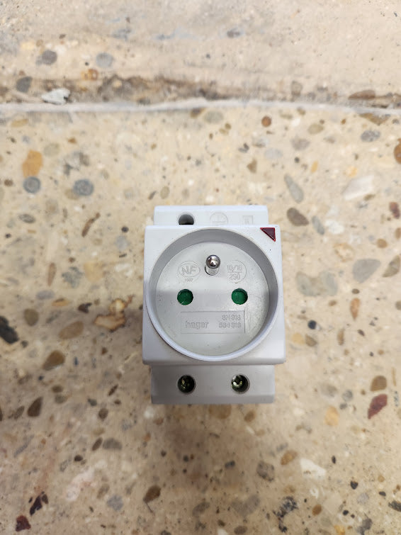 Prise modulaire Hager 16A – 230/250V – Rail DIN