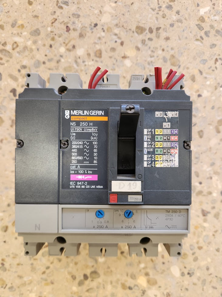 Disjoncteur Merlin Gerin Compact NS250H 250A