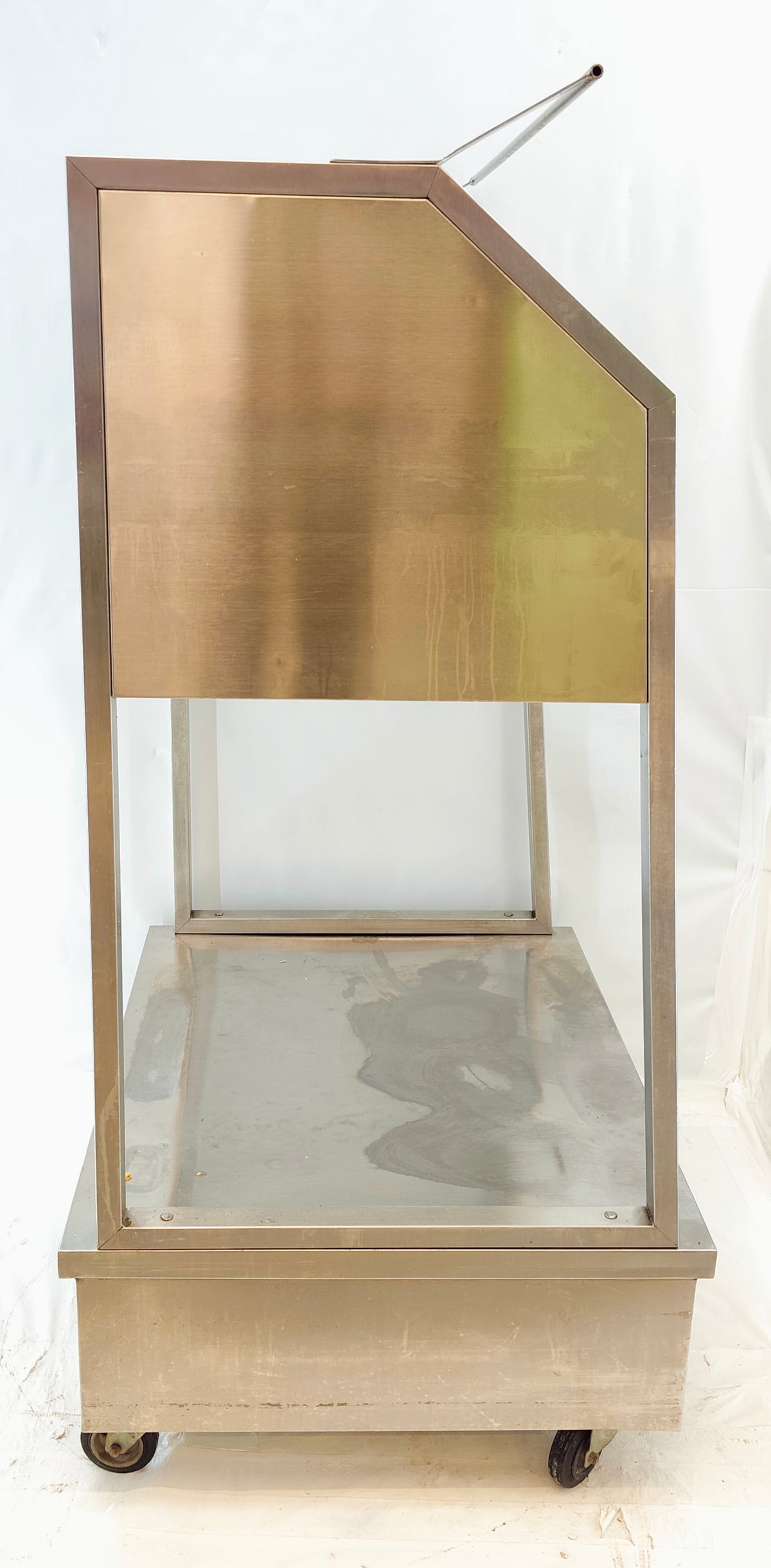 Borne de distribution couverts et plateaux inox – sur roulettes – self-service – Bon état