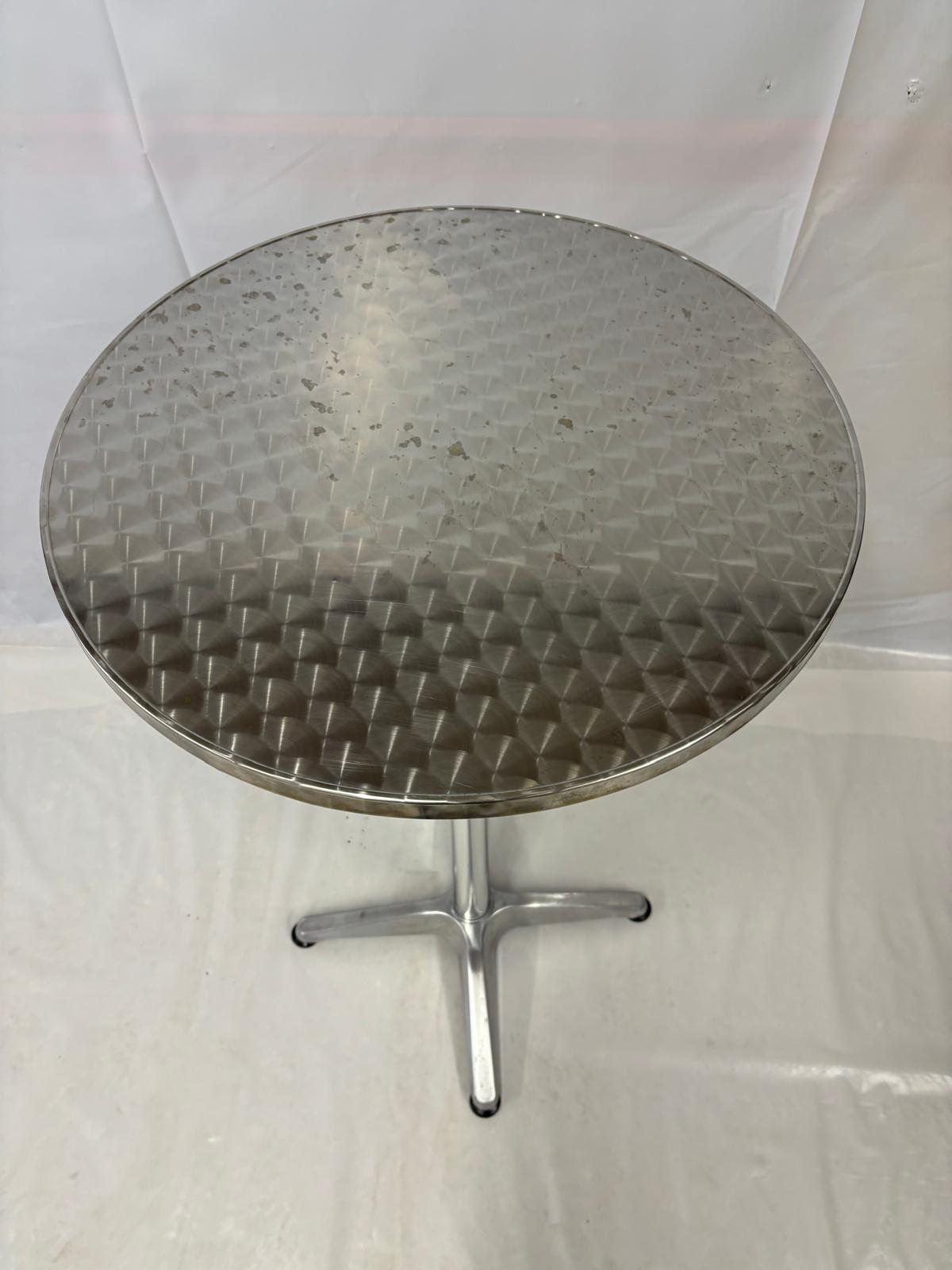 Table haute mange-debout Ø 60 cm – plateau inox, pied aluminium – Bon état
