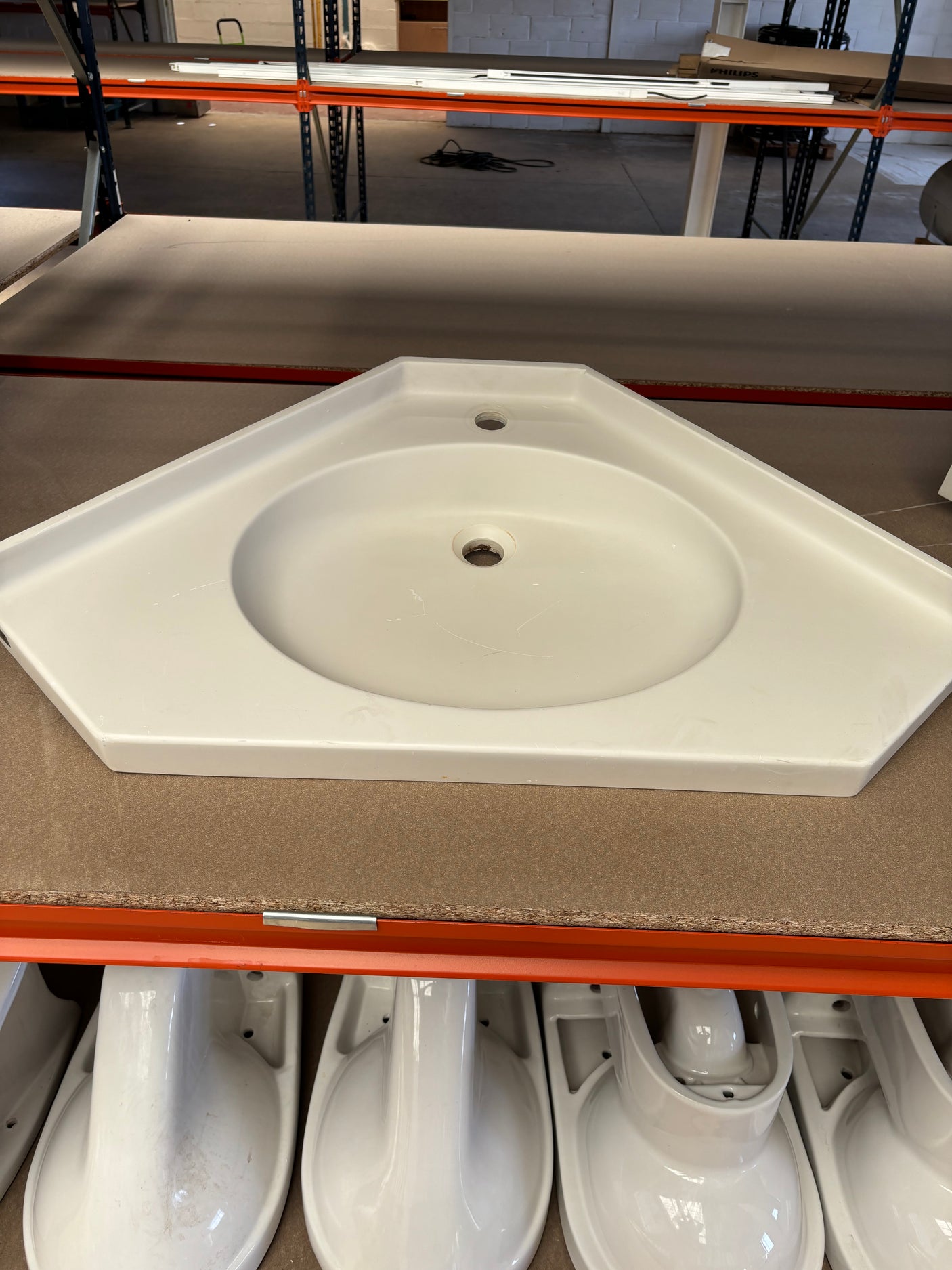 Plan vasque d’angle Varicor – blanc cassé - Bon état