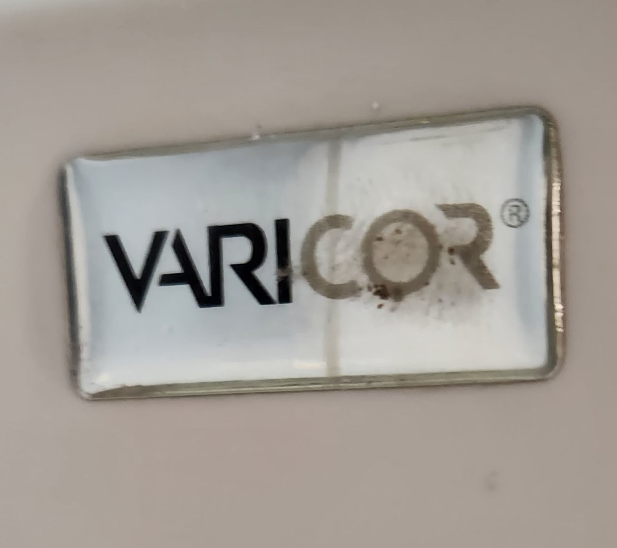 Lavabo suspendu grand format – Varicor – Bon état