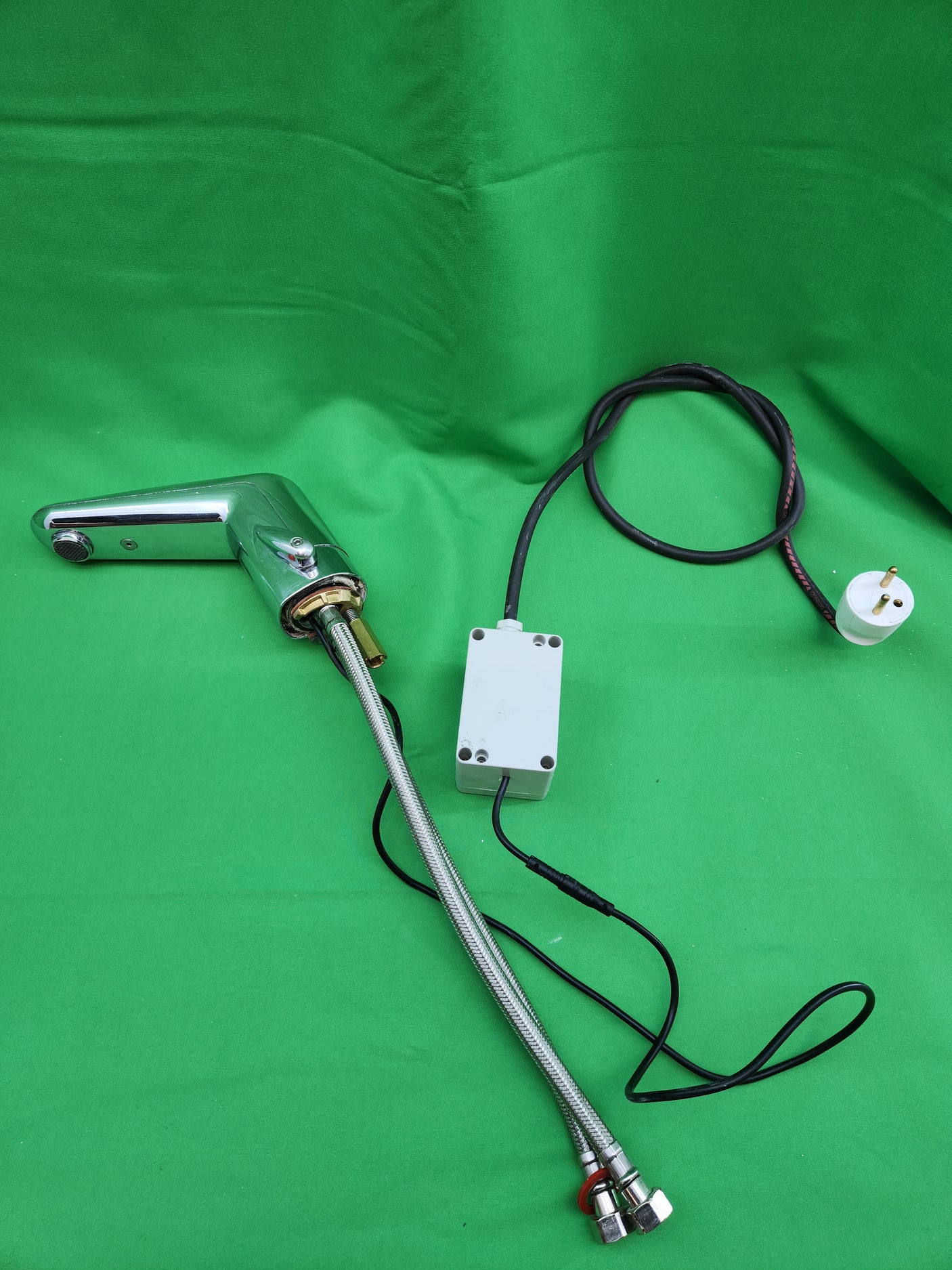 Robinet électronique PRESTO infrarouge – lavabo / sanitaire pro