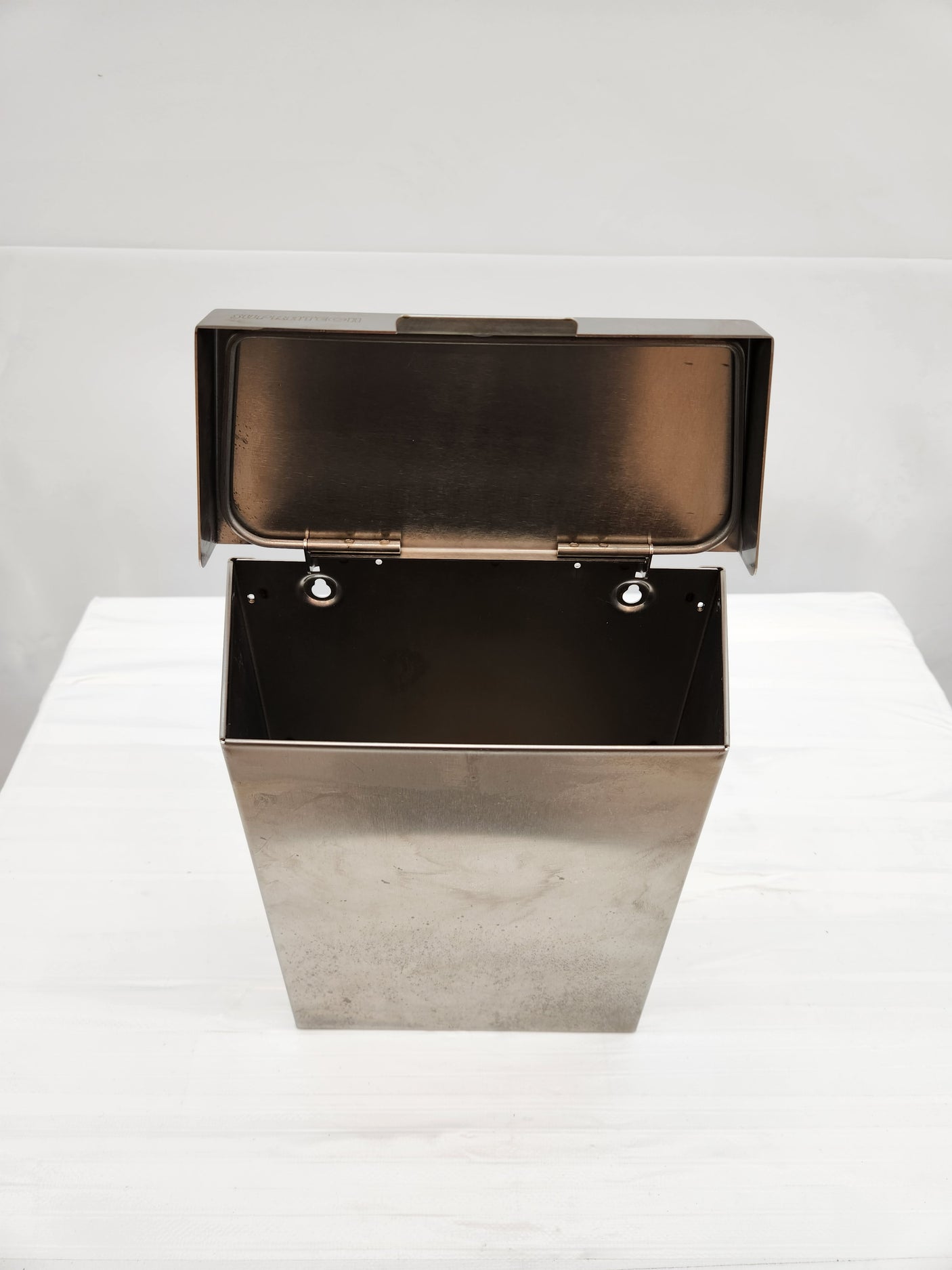 Poubelle murale inox pour sanitaires
