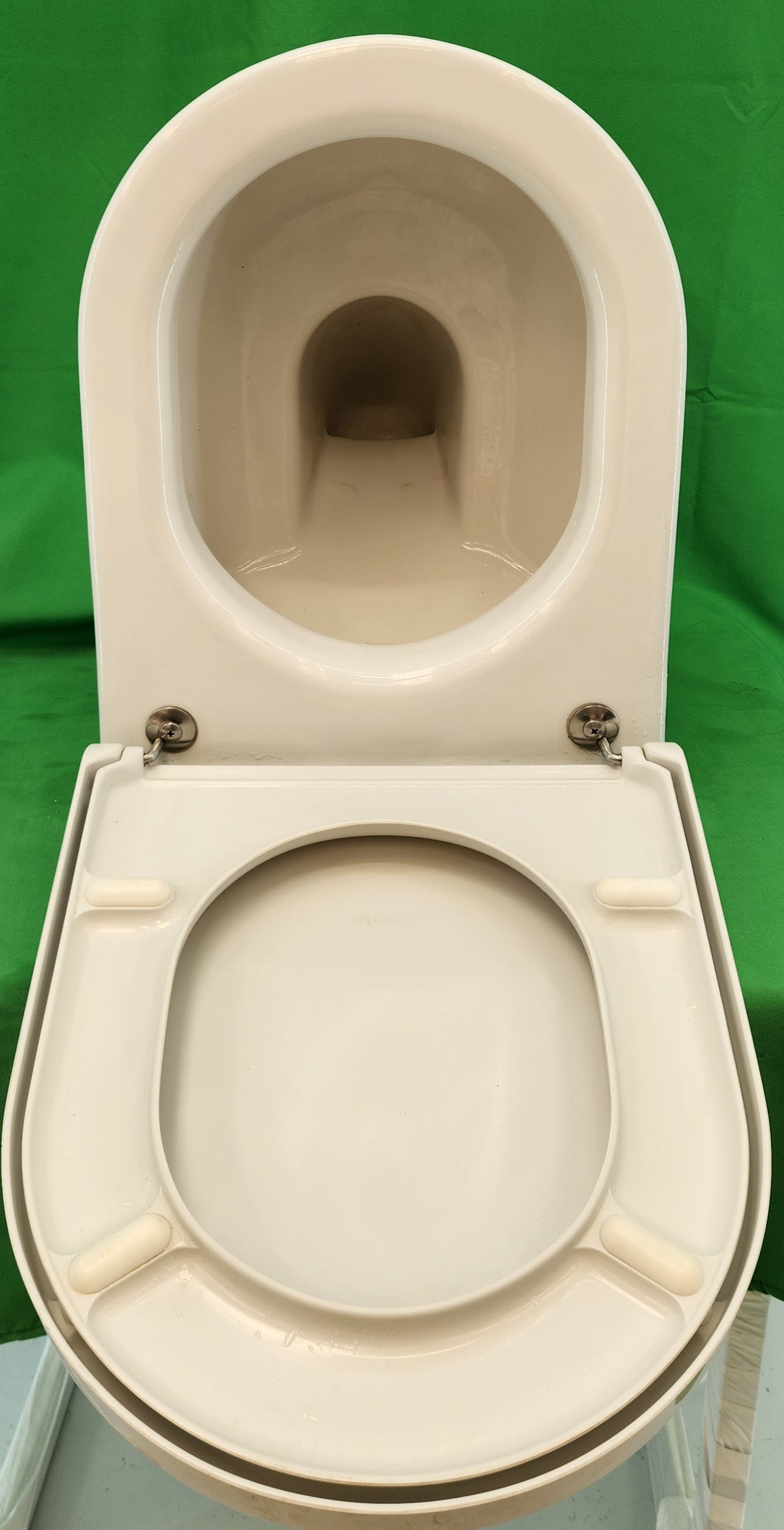WC suspendu compact avec abattant – Bon état