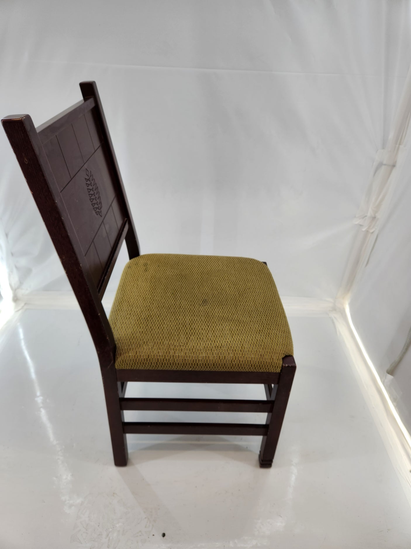 Chaise ancienne en bois massif avec assise tressée – 9,5 kg - Très bon état