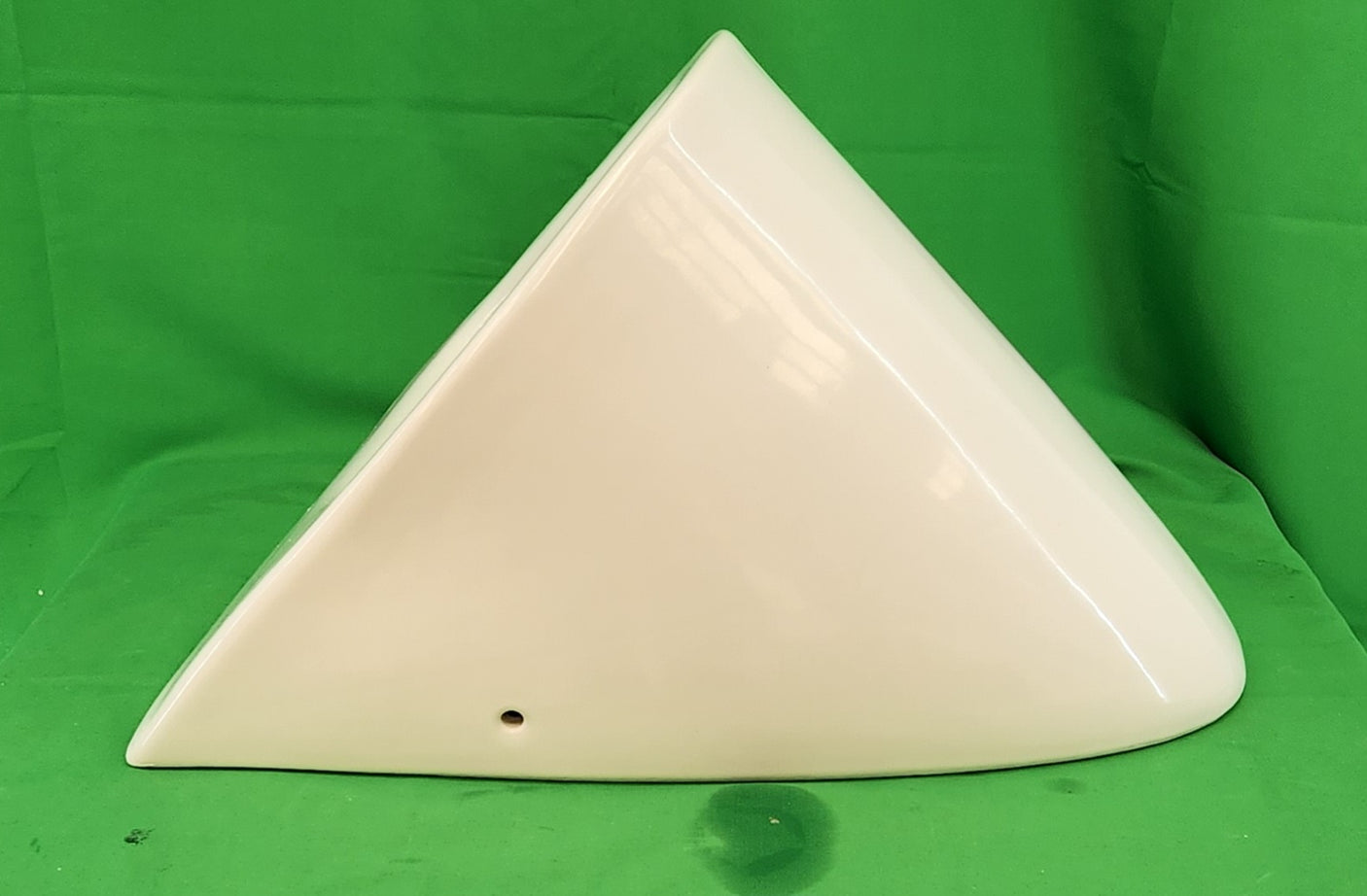 Urinoir en céramique blanche de la marque Jacob Delafon - Bon état