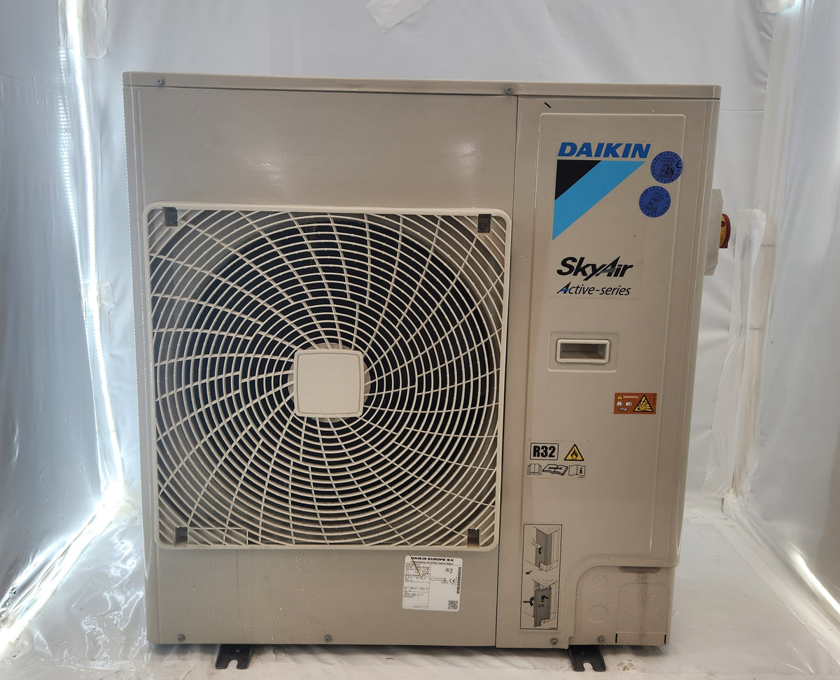 Groupe extérieur de climatisation réversible Daikin Sky Air Active 12,5 kW – AZAS125MY1B – R32, triphasé, 2021 – Vendu seul – Très bon état